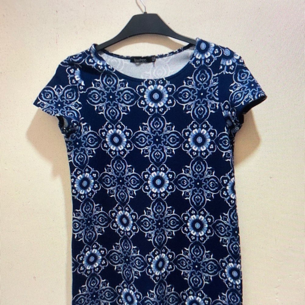 Boohoo Navy and White Floral Short Sleeve Top